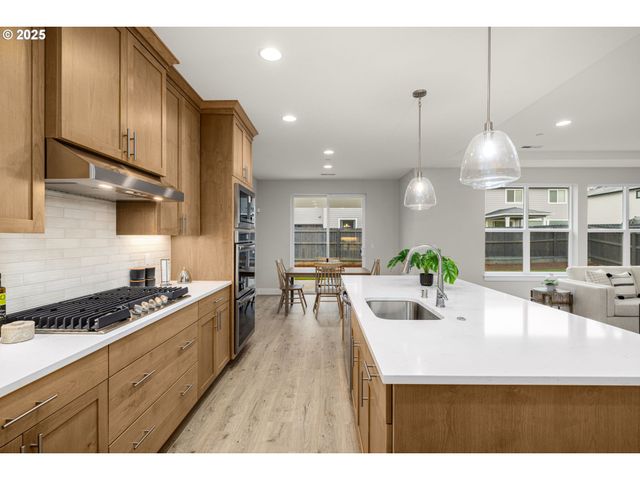 1103 S MOUNTAIN Pl, Ridgefield, WA 98642