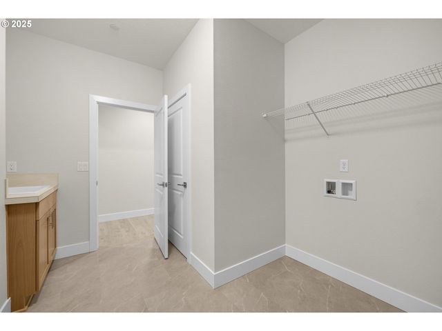 1103 S MOUNTAIN Pl, Ridgefield, WA 98642