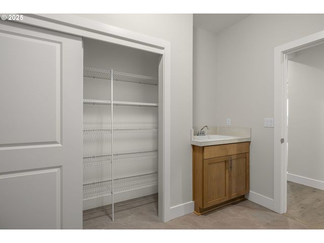 1103 S MOUNTAIN Pl, Ridgefield, WA 98642