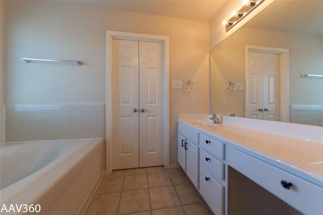 2943 Meadowglen Crest, Houston, TX 77082