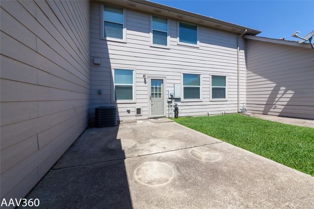 2943 Meadowglen Crest, Houston, TX 77082