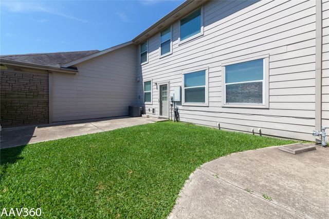 2943 Meadowglen Crest, Houston, TX 77082