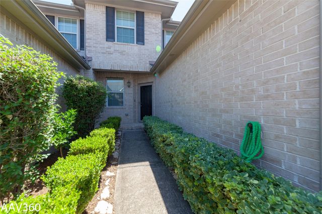 2943 Meadowglen Crest, Houston, TX 77082