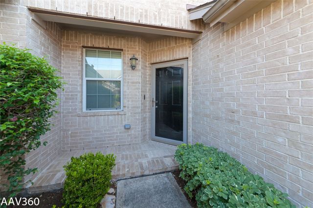 2943 Meadowglen Crest, Houston, TX 77082