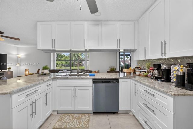 100 Miramar Ave, Royal Palm Beach, FL 33411