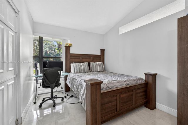 100 Miramar Ave, Royal Palm Beach, FL 33411