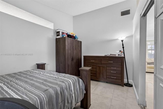 100 Miramar Ave, Royal Palm Beach, FL 33411