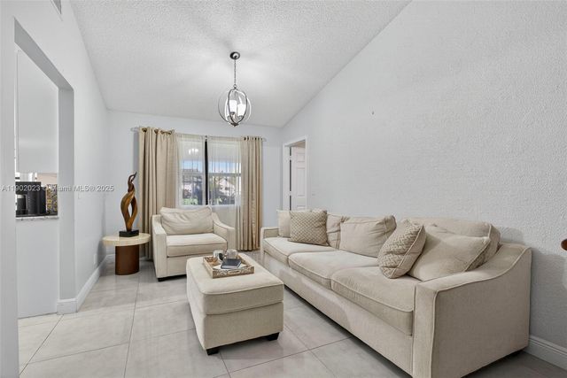 100 Miramar Ave, Royal Palm Beach, FL 33411