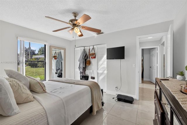 100 Miramar Ave, Royal Palm Beach, FL 33411