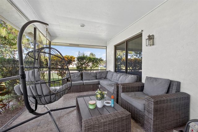 100 Miramar Ave, Royal Palm Beach, FL 33411