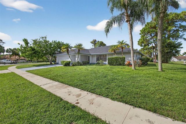 100 Miramar Ave, Royal Palm Beach, FL 33411