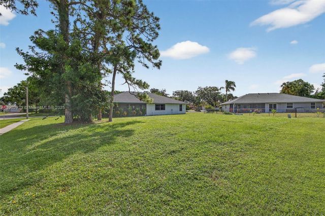 100 Miramar Ave, Royal Palm Beach, FL 33411