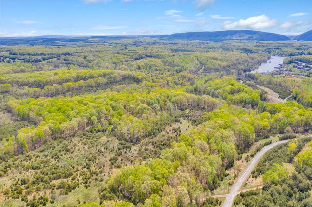 12274 Smith Mountain Lake PKWY, Huddleston, VA 24104