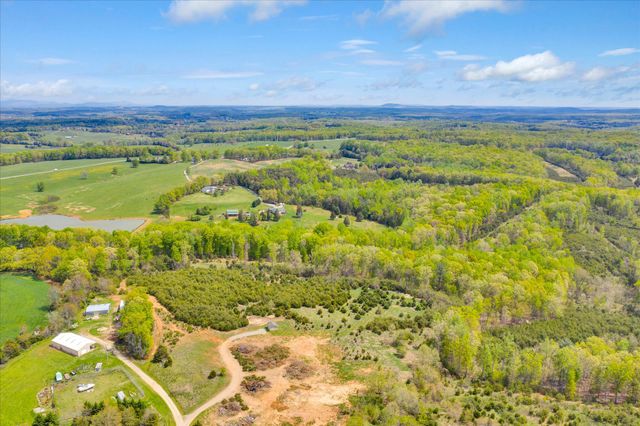 12274 Smith Mountain Lake PKWY, Huddleston, VA 24104