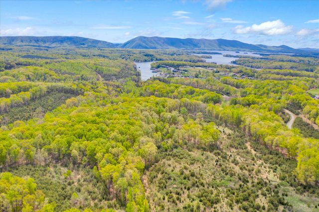 12274 Smith Mountain Lake PKWY, Huddleston, VA 24104