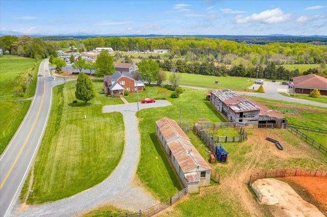12274 Smith Mountain Lake PKWY, Huddleston, VA 24104