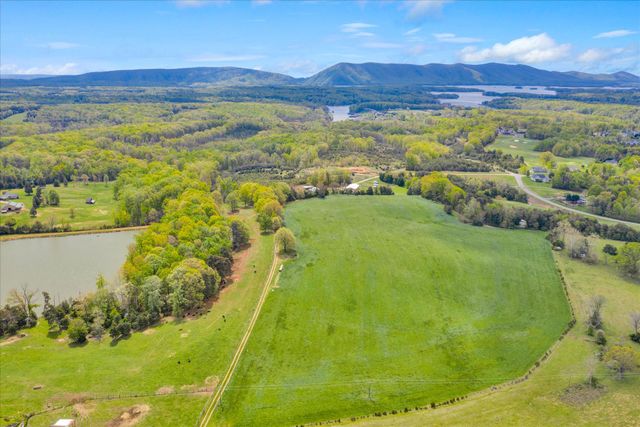 12274 Smith Mountain Lake PKWY, Huddleston, VA 24104