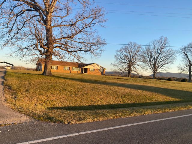 12274 Smith Mountain Lake PKWY, Huddleston, VA 24104