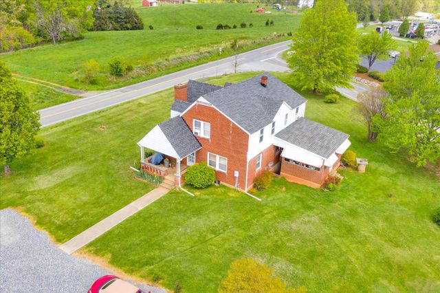 12274 Smith Mountain Lake PKWY, Huddleston, VA 24104