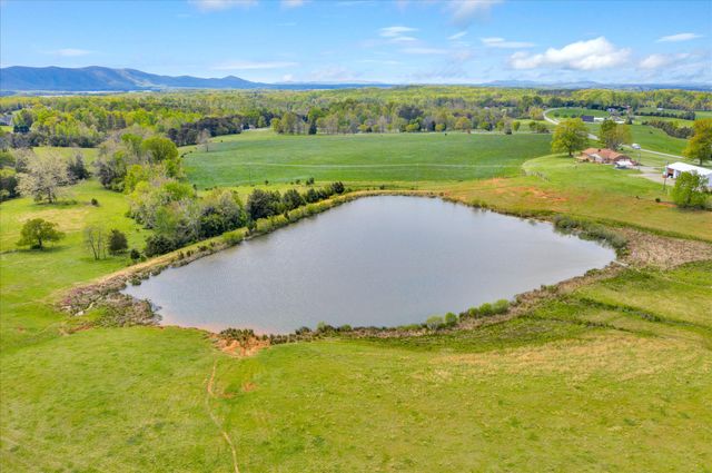 12274 Smith Mountain Lake PKWY, Huddleston, VA 24104