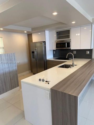 3600 NE 170th St 407, North Miami Beach, FL 33160