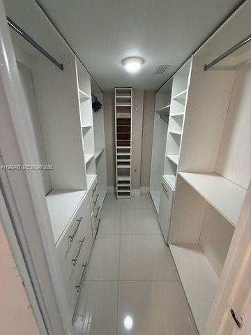 3600 NE 170th St 407, North Miami Beach, FL 33160