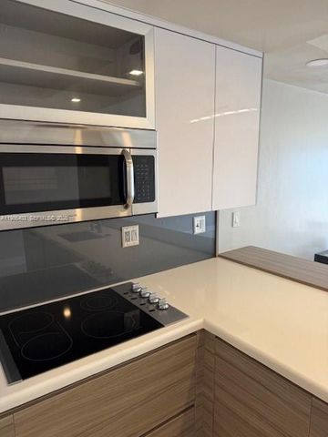 3600 NE 170th St 407, North Miami Beach, FL 33160