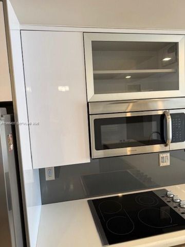 3600 NE 170th St 407, North Miami Beach, FL 33160