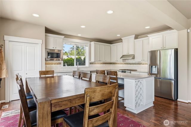 5001 70th Place SW, Mukilteo, WA 98275