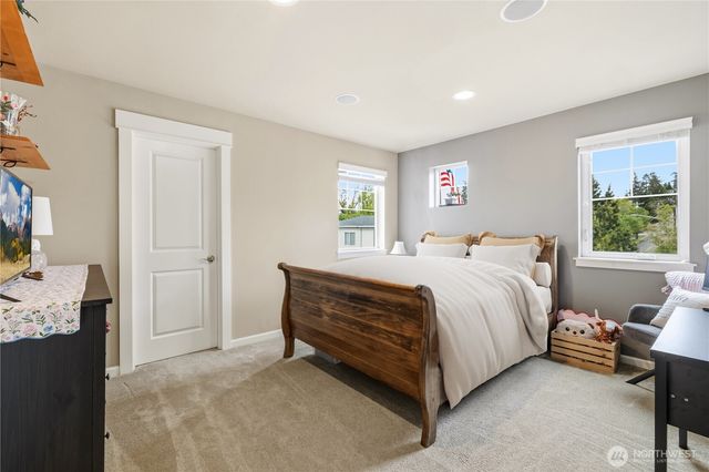 5001 70th Place SW, Mukilteo, WA 98275