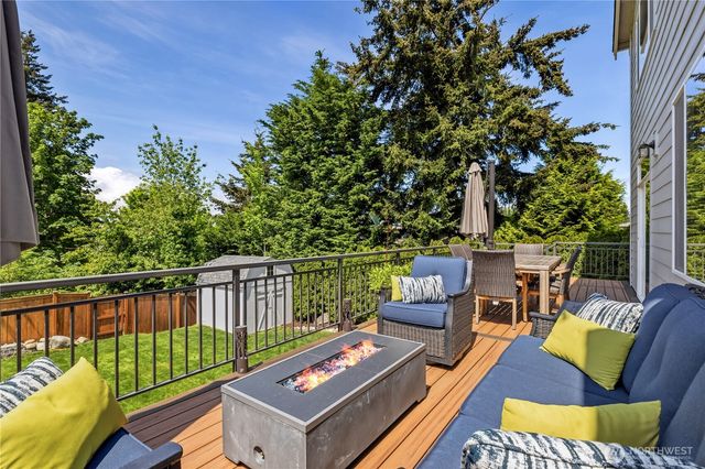 5001 70th Place SW, Mukilteo, WA 98275