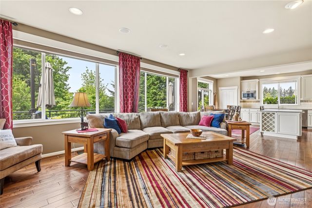 5001 70th Place SW, Mukilteo, WA 98275