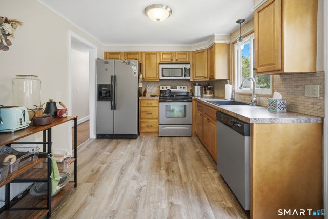 11 Brookfield Drive, East Hartford, CT 06118