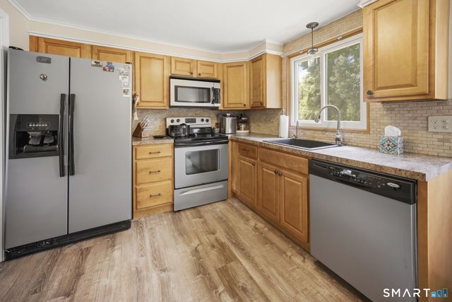 11 Brookfield Drive, East Hartford, CT 06118