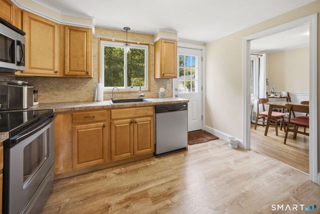 11 Brookfield Drive, East Hartford, CT 06118