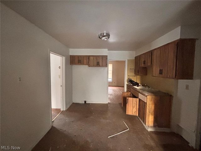 78 W Glendale Road, Bedford, OH 44146