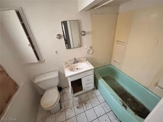 78 W Glendale Road, Bedford, OH 44146