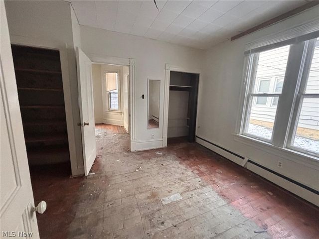 78 W Glendale Road, Bedford, OH 44146