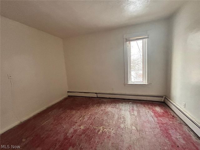 78 W Glendale Road, Bedford, OH 44146