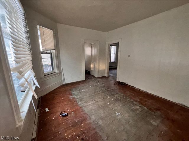 78 W Glendale Road, Bedford, OH 44146