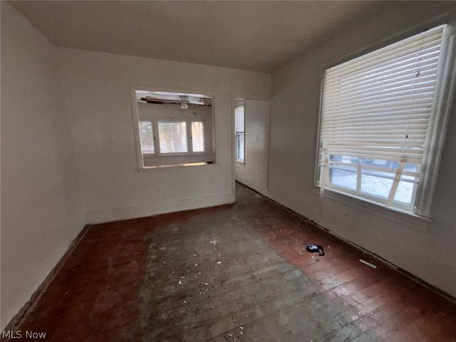 78 W Glendale Road, Bedford, OH 44146