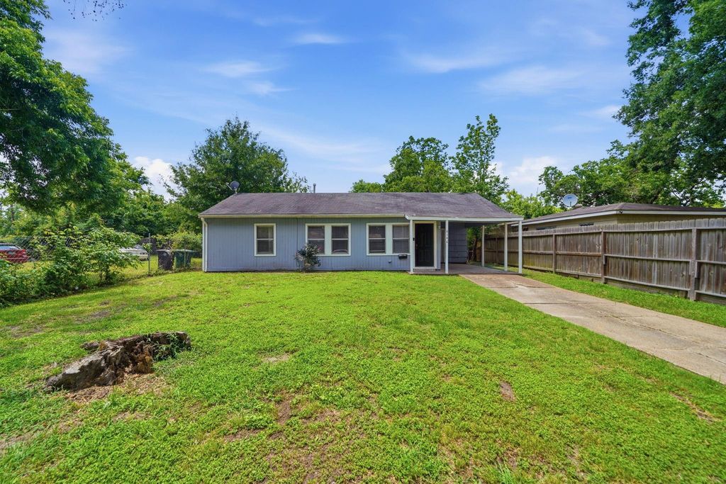 8146 Panay Drive, Houston, TX 77033