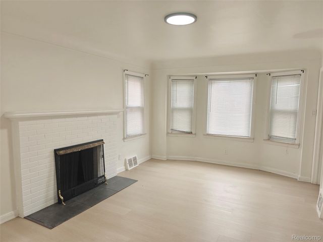 8527 Whitcomb Street, Detroit, MI 48228