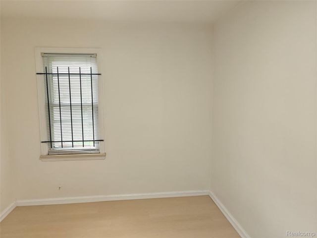 8527 Whitcomb Street, Detroit, MI 48228