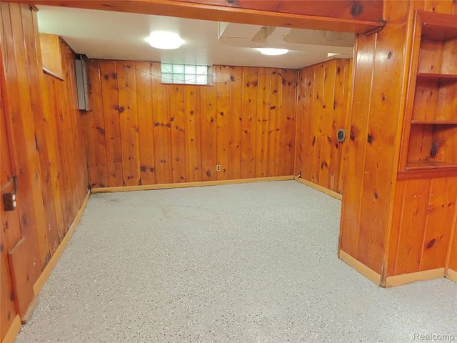 8527 Whitcomb Street, Detroit, MI 48228