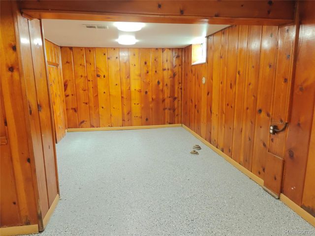 8527 Whitcomb Street, Detroit, MI 48228
