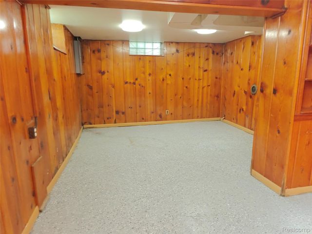 8527 Whitcomb Street, Detroit, MI 48228