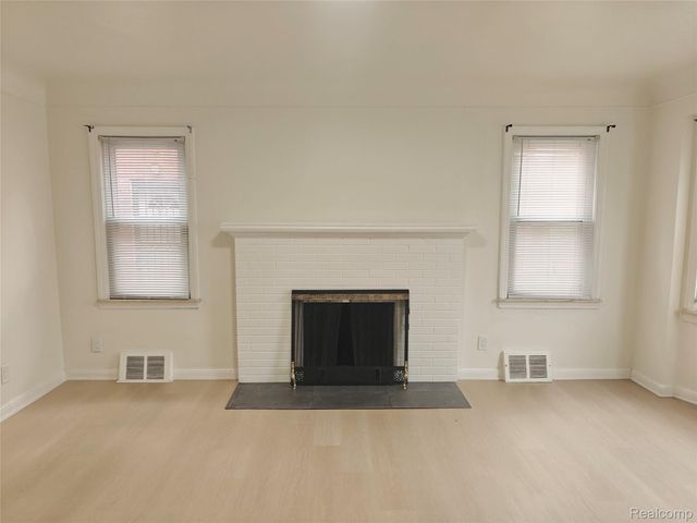 8527 Whitcomb Street, Detroit, MI 48228
