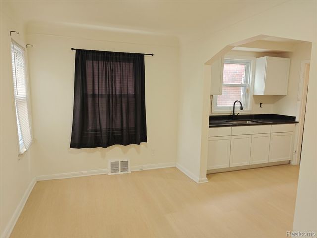 8527 Whitcomb Street, Detroit, MI 48228