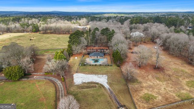 15 Meadow View Court, Social Circle, GA 30025